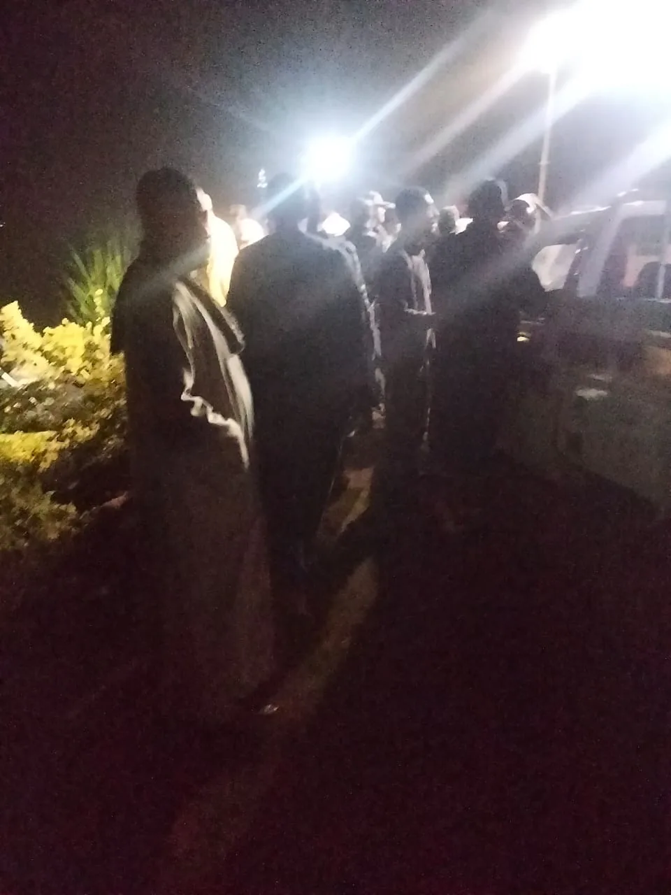 انتشال جثمان طفل والبحث عن والدته وإخوته بعد سقوط تروسيكل في نهر النيل بأسيوط انتشال جثمان طفل والبحث عن والدته وإخوته بعد سقوط تروسيكل في نهر النيل بأسيوط