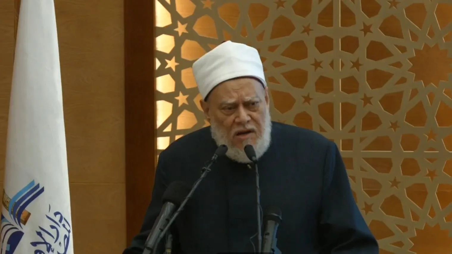 علي جمعة: فقهاء الأمة الإسلامية ردوا على 1.2 مليون سؤال عبر العصور علي جمعة: فقهاء الأمة الإسلامية ردوا على 1.2 مليون سؤال عبر العصور