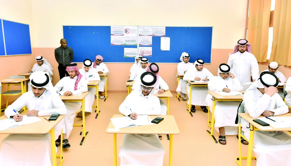 أولياء الأمور لـ ‘الشرق’: أسعار الدروس الخصوصية تبلغ 300 ريال في الساعة أولياء الأمور لـ ‘الشرق’: أسعار الدروس الخصوصية تبلغ 300 ريال في الساعة