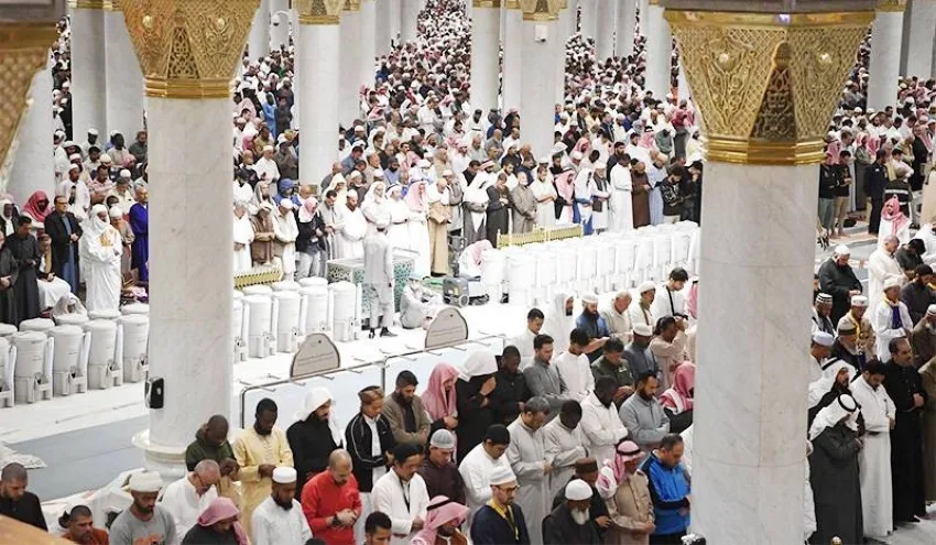 تطبيق “توكلنا” يرافق الحجاج في مسيرتهم إلى المدينة تطبيق “توكلنا” يرافق الحجاج في مسيرتهم إلى المدينة