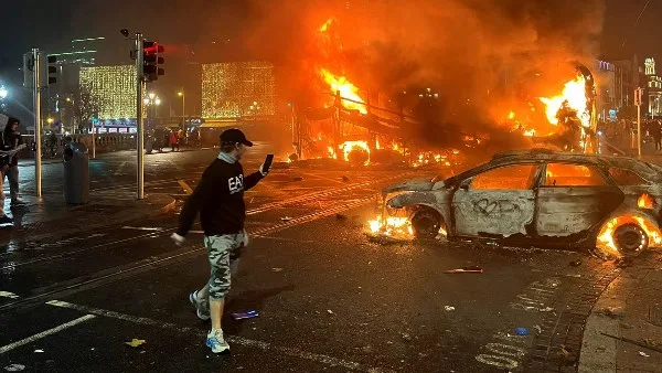 باليمينا تشهد أعمال شغب في “كلونافون تيراس” بعد احتجاجات على قضية اعتداء جنسي باليمينا تشهد أعمال شغب في “كلونافون تيراس” بعد احتجاجات على قضية اعتداء جنسي
