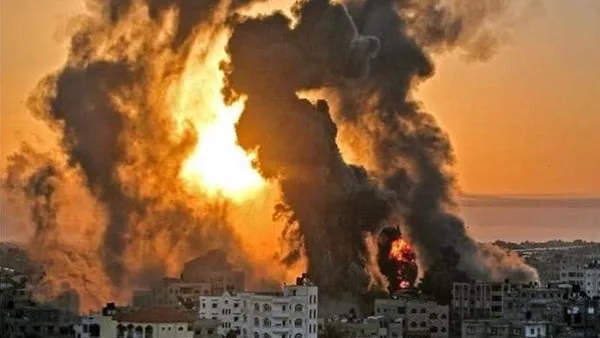 غارتان على ميناء الحديدة: اعتداء إسرائيلي جديد على اليمن غارتان على ميناء الحديدة: اعتداء إسرائيلي جديد على اليمن