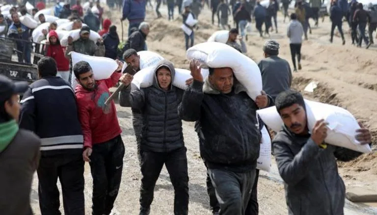 الأمم المتحدة: غالبية الطحين في غزة تم نهبه أو استولى عليه أفراد جائعون. الأمم المتحدة: غالبية الطحين في غزة تم نهبه أو استولى عليه أفراد جائعون.