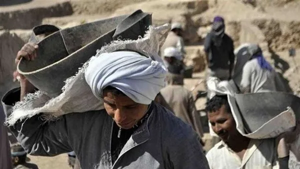كيف تؤمن الحكومة حماية الفئات الأكثر ضعفًا من تأثيرات التضخم؟ كيف تؤمن الحكومة حماية الفئات الأكثر ضعفًا من تأثيرات التضخم؟