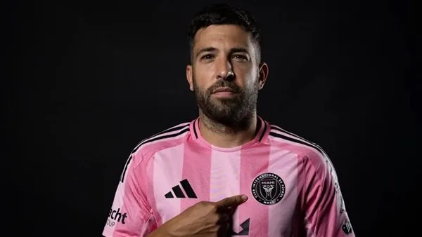 جوردي ألبا: مباراة الأهلي ستكون challenging وأتمكن من التواصل مع ميسي بـ”نظرة واحدة” جوردي ألبا: مباراة الأهلي ستكون challenging وأتمكن من التواصل مع ميسي بـ”نظرة واحدة”