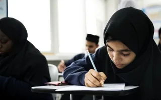 “التربية” تطيل مدة اختبار “العلوم” إلى ساعتين بعد حدوث مشكلة تقنية مفاجئة في الجولة الأولى من الامتحانات. “التربية” تطيل مدة اختبار “العلوم” إلى ساعتين بعد حدوث مشكلة تقنية مفاجئة في الجولة الأولى من الامتحانات.