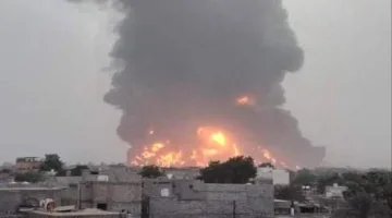 إسرائيل تستهدف ميناء الحديدة في اليمن وتلوح بفرض حصار بحري وجوي.