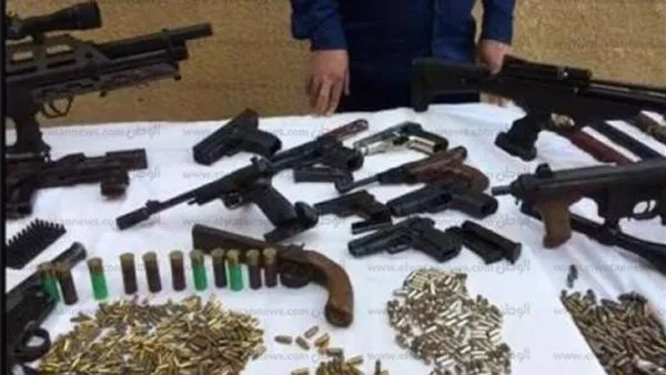 استيلاء على أكثر من 37 كيلو من المخدرات و4 قطع سلاح ناري خلال عمليات تفتيش موسعة استيلاء على أكثر من 37 كيلو من المخدرات و4 قطع سلاح ناري خلال عمليات تفتيش موسعة