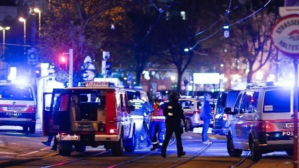 هجوم على مدرسة في مدينة غراتس النمساوية يؤدي إلى وفاة شخص وجرح آخرين هجوم على مدرسة في مدينة غراتس النمساوية يؤدي إلى وفاة شخص وجرح آخرين