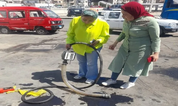 حملة تفتيش مفاجئة تضبط كميات كبيرة من الوقود المهرب في الإسكندرية وتكشف عن أساليب جديدة. حملة تفتيش مفاجئة تضبط كميات كبيرة من الوقود المهرب في الإسكندرية وتكشف عن أساليب جديدة.