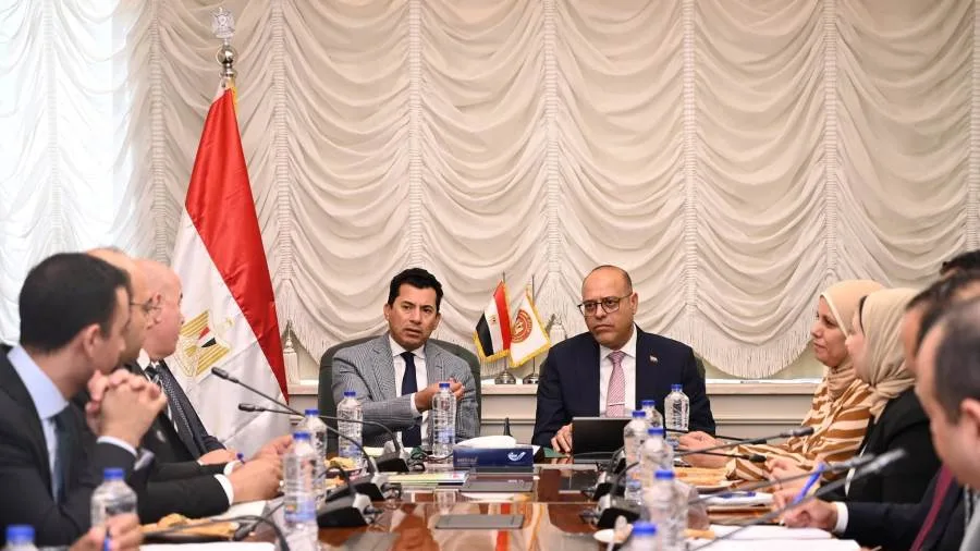 وزير العمل يستضيف وزير الشباب والرياضة لمناقشة سبل التعاون في مجالات التوظيف وإعداد المهارات المهنية وزير العمل يستضيف وزير الشباب والرياضة لمناقشة سبل التعاون في مجالات التوظيف وإعداد المهارات المهنية
