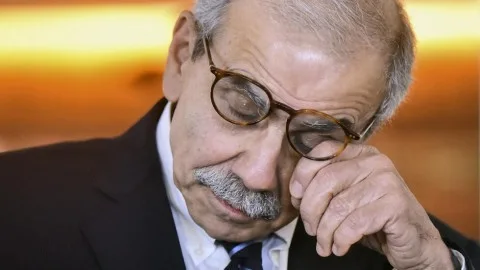رئيس الحكومة اللبنانية: قمنا بإزالة السلاح من 500 مستودع في الجنوب، والآن آن الأوان لبناء الدولة واستعادة السيادة وضمان الأمن. رئيس الحكومة اللبنانية: قمنا بإزالة السلاح من 500 مستودع في الجنوب، والآن آن الأوان لبناء الدولة واستعادة السيادة وضمان الأمن.