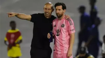 ياسين شويكو، الحارس الشخصي لميسي، يرفض رفع علم الأهلي (فيديو)