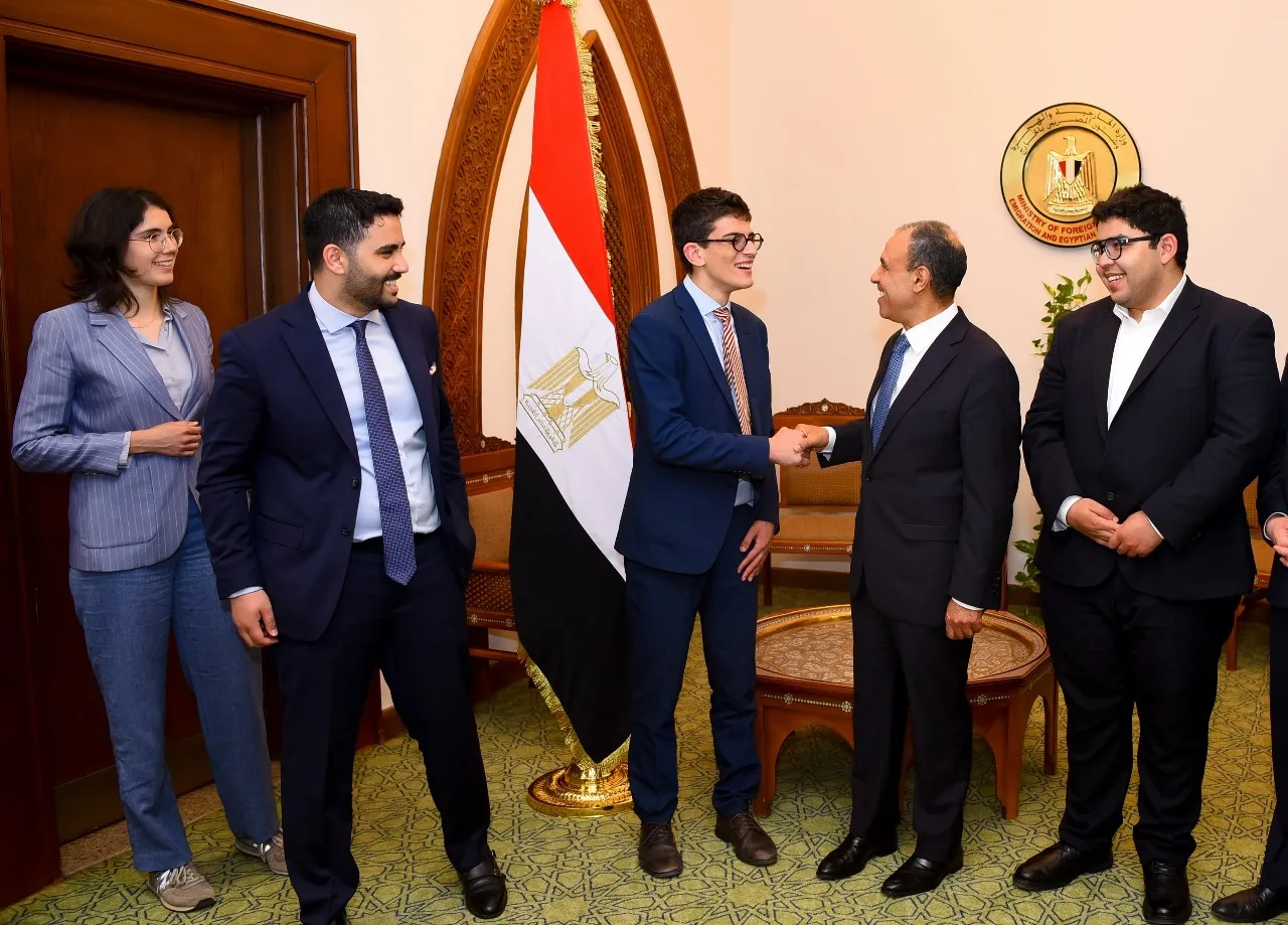 وزير الخارجية يجتمع بمجموعة من الطلاب في الجامعات البريطانية.. التفاصيل وزير الخارجية يجتمع بمجموعة من الطلاب في الجامعات البريطانية.. التفاصيل