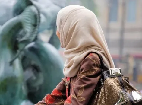 آية محمود رزق: تقليد الجنس المعاكس آية محمود رزق: تقليد الجنس المعاكس