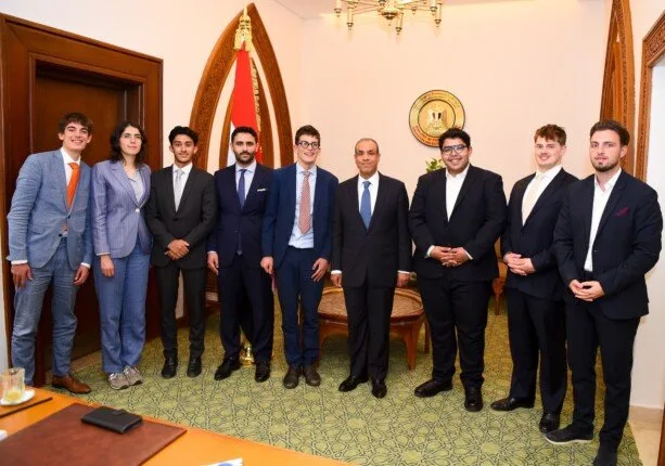 وزير الخارجية يجتمع بعدد من طلاب الجامعات البريطانية المرموقة في المملكة المتحدة وزير الخارجية يجتمع بعدد من طلاب الجامعات البريطانية المرموقة في المملكة المتحدة