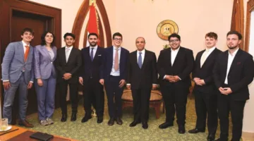 وزير الخارجية والهجرة يجتمع بمجموعة من الطلاب في الجامعات البريطانية