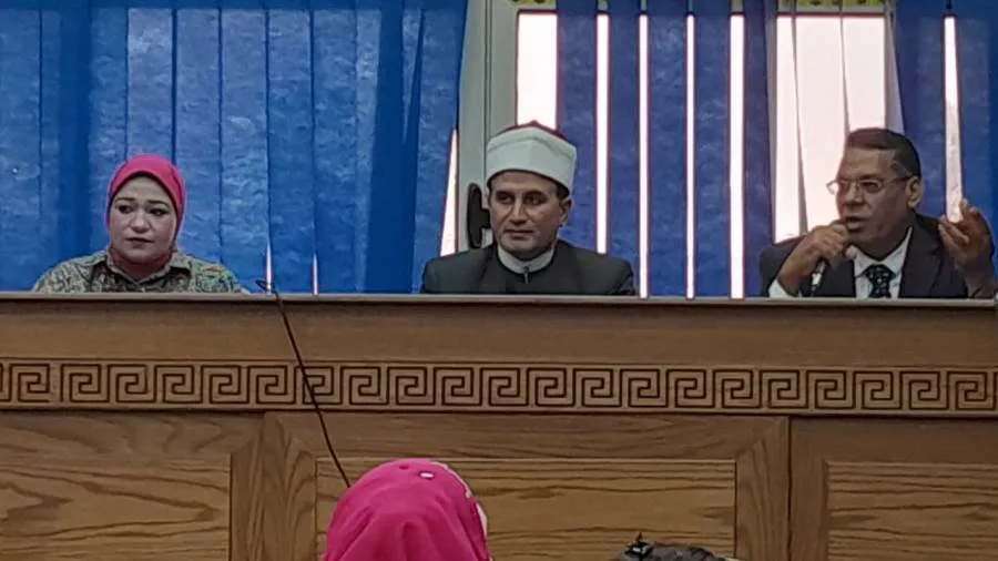 محافظ المنيا: من الضروري توعية الشباب بمخاطر الهجرة غير الشرعية لحماية أرواحهم وموارد الوطن محافظ المنيا: من الضروري توعية الشباب بمخاطر الهجرة غير الشرعية لحماية أرواحهم وموارد الوطن