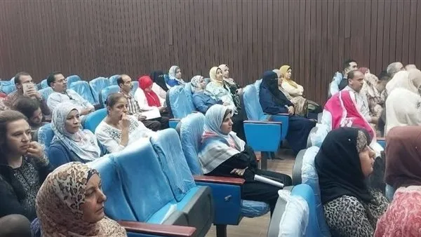 محافظ المنيا: من الضروري توعية الشباب بمخاطر الهجرة غير الشرعية لحماية حياتهم ومقدرات الوطن. محافظ المنيا: من الضروري توعية الشباب بمخاطر الهجرة غير الشرعية لحماية حياتهم ومقدرات الوطن.