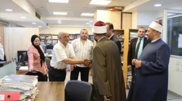 أمين “البحوث الإسلامية” يزور إدارات المجمع ويبرز أهمية التعاون وتطوير الأداء.. صور