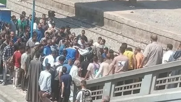بدافع الثأر.. مقتل شاب إثر أربع طلقات نارية على رصيف محطة جرجا في سوهاج بدافع الثأر.. مقتل شاب إثر أربع طلقات نارية على رصيف محطة جرجا في سوهاج