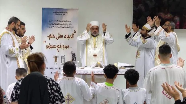 الأنبا عمانوئيل يقود جلسة التكوين المستمر لخدام الإيبارشية الأنبا عمانوئيل يقود جلسة التكوين المستمر لخدام الإيبارشية