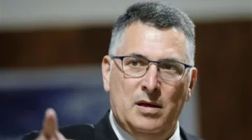 ساعر: قرار بريطانيا غير متوقع والحكومة ستعقد اجتماعاً يوم الأحد لمناقشة الإجراءات المناسبة ضده.