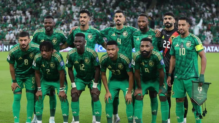 العويران لـ«العين الرياضية»: رونالدو ليس الأفضل عبر العصور.. والأهلي والهلال الأكثر حظاً في كأس العالم للأندية العويران لـ«العين الرياضية»: رونالدو ليس الأفضل عبر العصور.. والأهلي والهلال الأكثر حظاً في كأس العالم للأندية