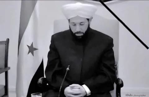 “من هو إلهكم أيها الأبالسة؟”.. هل تسبب نظام الشر في مقتل “مفتي الأسد حسون”؟.. تضارب المعلومات حول تعرضه لتعذيب شوه وجهه وجسده.. عائلته تجهل مصيره! وهل اعتباره “ثورة الإرهابيين” بمثابة “مؤامرة” جريمة تستدعي قتله؟ “من هو إلهكم أيها الأبالسة؟”.. هل تسبب نظام الشر في مقتل “مفتي الأسد حسون”؟.. تضارب المعلومات حول تعرضه لتعذيب شوه وجهه وجسده.. عائلته تجهل مصيره! وهل اعتباره “ثورة الإرهابيين” بمثابة “مؤامرة” جريمة تستدعي قتله؟