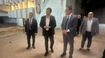 وزير الثقافة ومحافظ الفيوم يجريان جولة في قصر الثقافة بالمحافظة لتحديثه