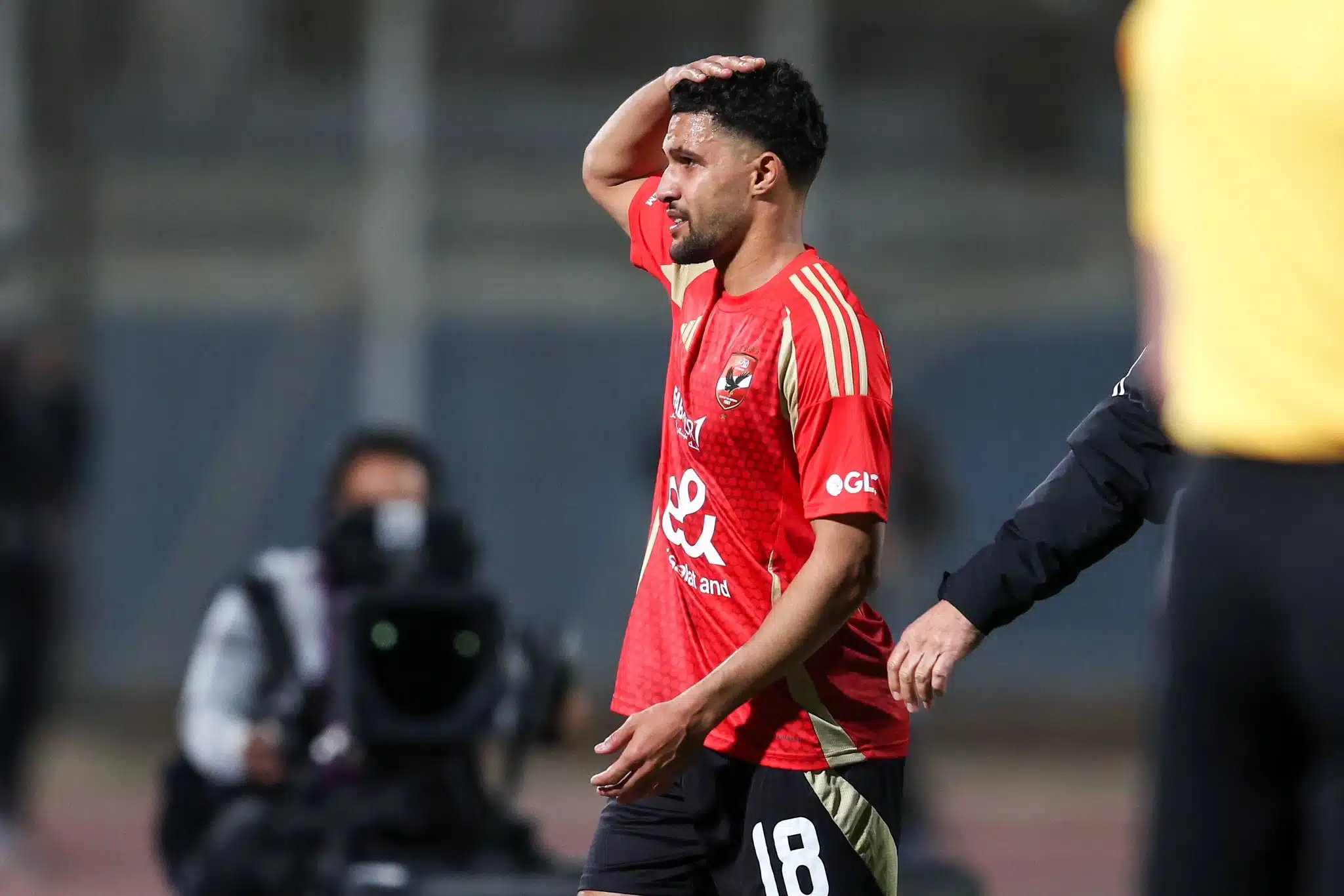 ظهير أيسر جديد في الأهلي بالصيف.. أحمد شوبير يكشف