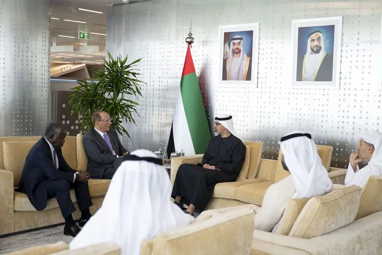 خالد بن محمد بن زايد يلتقي بالمدير التنفيذي لشركة «بلاك روك» خالد بن محمد بن زايد يلتقي بالمدير التنفيذي لشركة «بلاك روك»