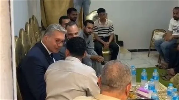 وزير البترول يشارك في تقديم العزاء لشهيد الشجاعة خالد عبدالعال في منزله بالدقهلية وزير البترول يشارك في تقديم العزاء لشهيد الشجاعة خالد عبدالعال في منزله بالدقهلية