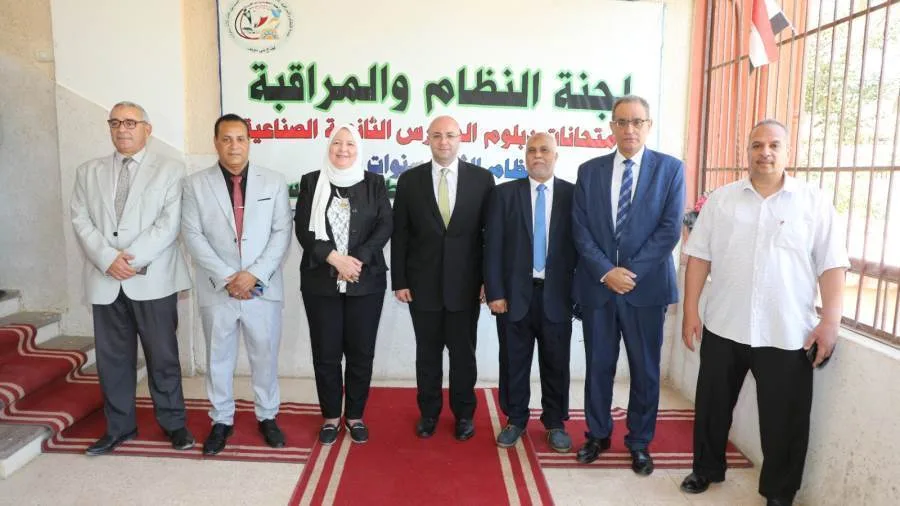محافظ بني سويف يزور مركز امتحانات دبلوم المدارس الصناعية محافظ بني سويف يزور مركز امتحانات دبلوم المدارس الصناعية