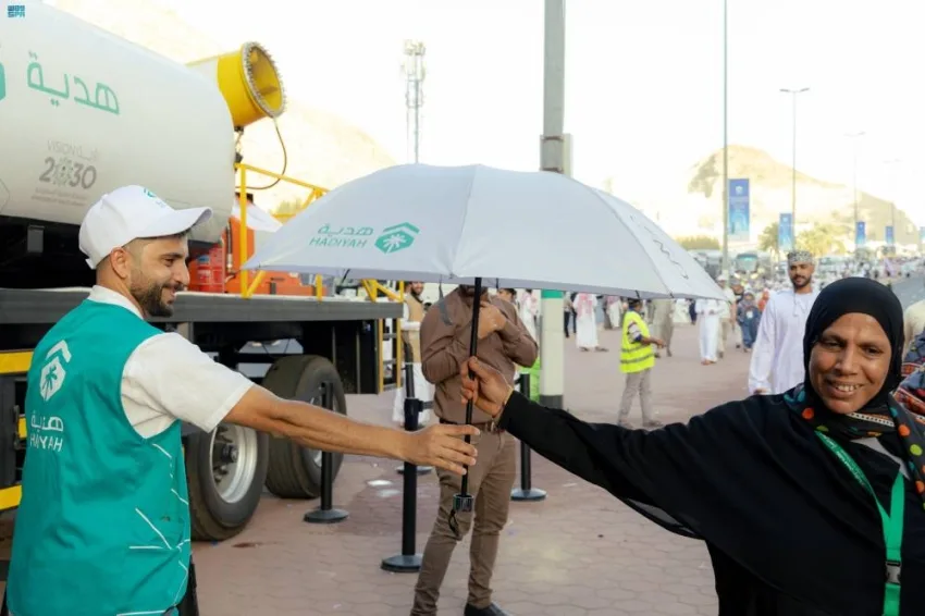 أربعون ألف هدية من قاطرة هدية لتكريم حجاج بيت الله الحرام أربعون ألف هدية من قاطرة هدية لتكريم حجاج بيت الله الحرام