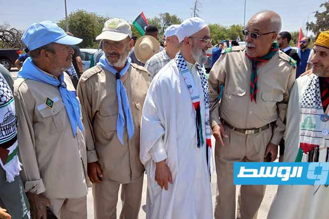 فرق جهاز الإسعاف والطوارئ ترافق «قافلة الصمود» خلال عبورها من ليبيا، الثلاثاء 10 يونيو 2025 (صفحة الجهاز على فيسبوك)