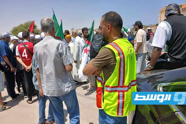 ليبيون يحتفون بـ«قافلة الصمود» خلال عبورها من ليبيا، الثلاثاء 10 يونيو 2025 (صفحة جهاز الإسعاف والطوارئ على فيسبوك)