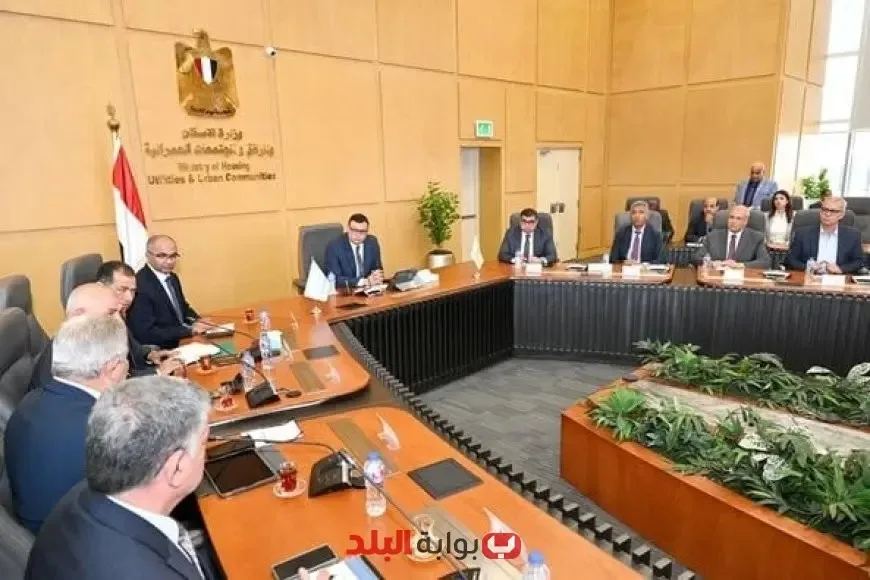 وزير الإسكان ينتظر مستجدات مشاريع المرافق ويدعم تعزيز الصناعة المحلية في البلاد وزير الإسكان ينتظر مستجدات مشاريع المرافق ويدعم تعزيز الصناعة المحلية في البلاد