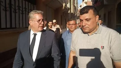 وزير البترول يعبّر عن تعازيه لأسرة البطل خالد شوقي ويقدم دعمًا ماليًا قدره مليون جنيه لعائلته. وزير البترول يعبّر عن تعازيه لأسرة البطل خالد شوقي ويقدم دعمًا ماليًا قدره مليون جنيه لعائلته.