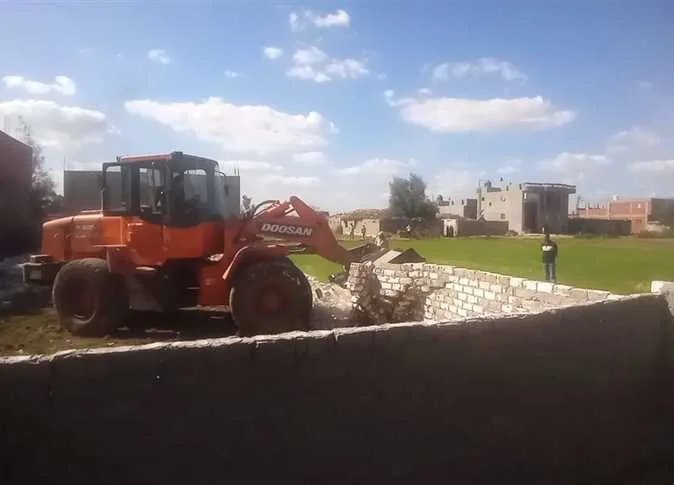 محافظ كفر الشيخ يراقب حملة إزالة التعديات على أملاك الدولة والأراضي الزراعية في موجتها السادسة والعشرين محافظ كفر الشيخ يراقب حملة إزالة التعديات على أملاك الدولة والأراضي الزراعية في موجتها السادسة والعشرين