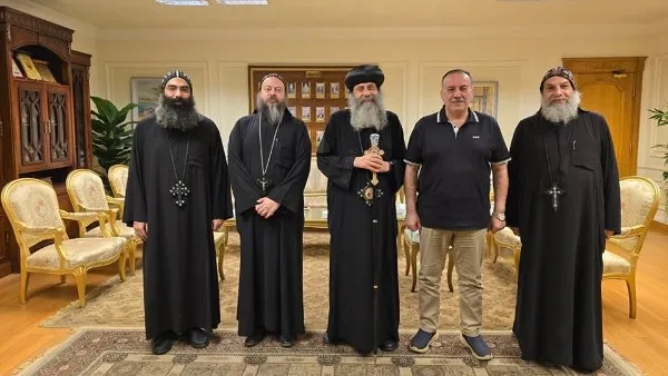 الأنبا بيجول يقوم بزيارة لمقر محافظة أسيوط لتقديم التهاني بمناسبة عيد الأضحى المبارك الأنبا بيجول يقوم بزيارة لمقر محافظة أسيوط لتقديم التهاني بمناسبة عيد الأضحى المبارك