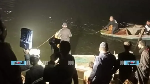 فرق الإنقاذ النهري تواصل العمل للعثور على 3 مفقودين بعد حادث انقلاب تروسيكل في نهر النيل بأسيوط. فرق الإنقاذ النهري تواصل العمل للعثور على 3 مفقودين بعد حادث انقلاب تروسيكل في نهر النيل بأسيوط.