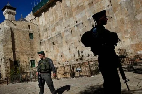 أوقاف فلسطين: إسرائيل قطعت الكهرباء عن المسجد الإبراهيمي أوقاف فلسطين: إسرائيل قطعت الكهرباء عن المسجد الإبراهيمي