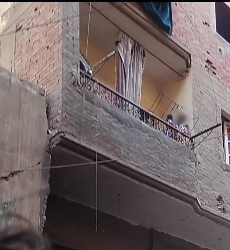 شرطة الجيزة تتدخل لإنقاذ منطقة الوراق من حادث كبير بعد محاولة فرد إشعال أنبوبة غاز بسبب نزاع مع جاره. شرطة الجيزة تتدخل لإنقاذ منطقة الوراق من حادث كبير بعد محاولة فرد إشعال أنبوبة غاز بسبب نزاع مع جاره.