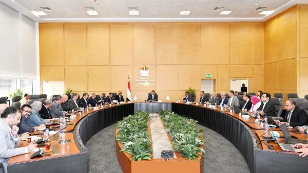 وزير الإسكان يراقب تقدم مشاريع تطوير القرى الريفية وتوطين الصناعة وزير الإسكان يراقب تقدم مشاريع تطوير القرى الريفية وتوطين الصناعة