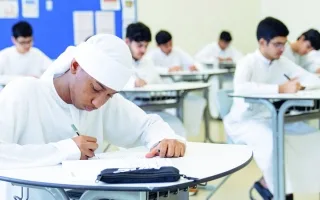 طلاب الصف الثاني عشر: الفيزياء من المنهج الدراسي.. وخمس أسئلة تقيم المهارات وتختبر الفهم طلاب الصف الثاني عشر: الفيزياء من المنهج الدراسي.. وخمس أسئلة تقيم المهارات وتختبر الفهم