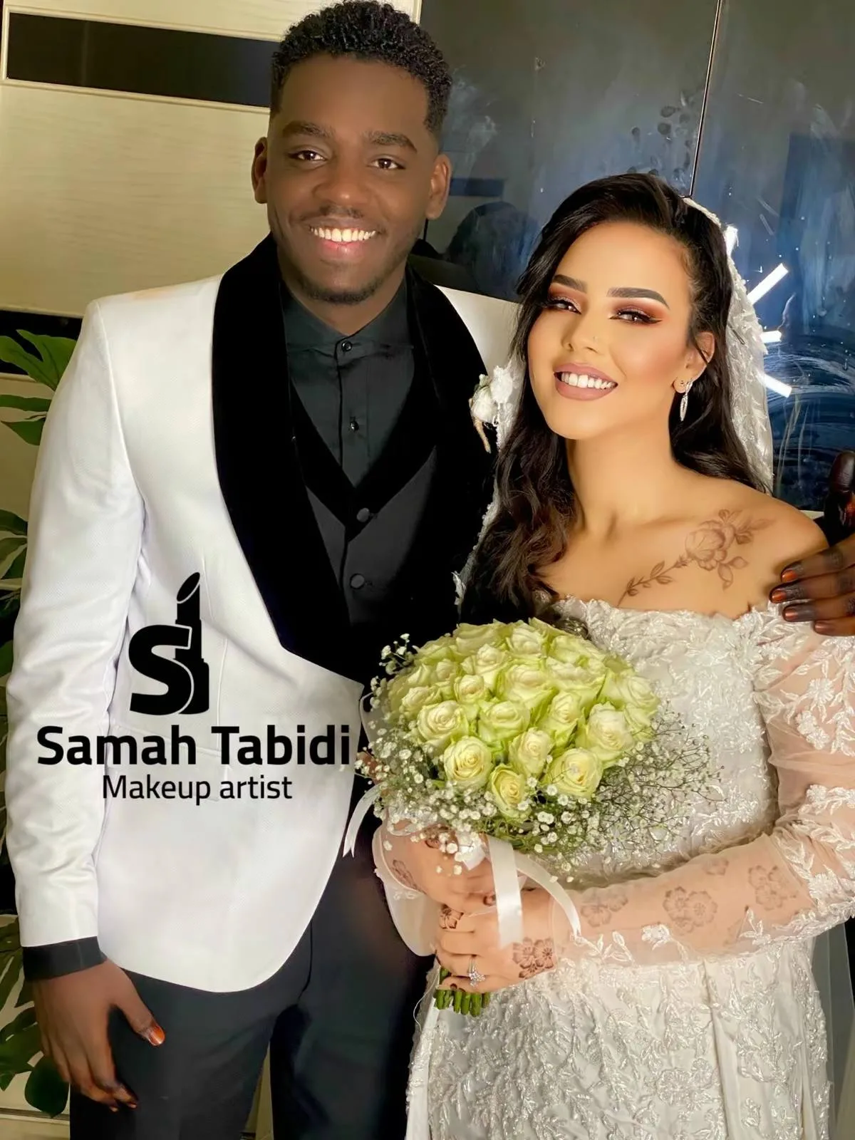 بعد مرور عام وخمسة أشهر على زواجه الأول، الفنان مأمون سوار الدهب يُفاجئ زوجته الجميلة وجمهوره بعقد قرانه على ابنة فنان مشهور، مما دفع الزوجة الأولى لطلب الطلاق. بعد مرور عام وخمسة أشهر على زواجه الأول، الفنان مأمون سوار الدهب يُفاجئ زوجته الجميلة وجمهوره بعقد قرانه على ابنة فنان مشهور، مما دفع الزوجة الأولى لطلب الطلاق.