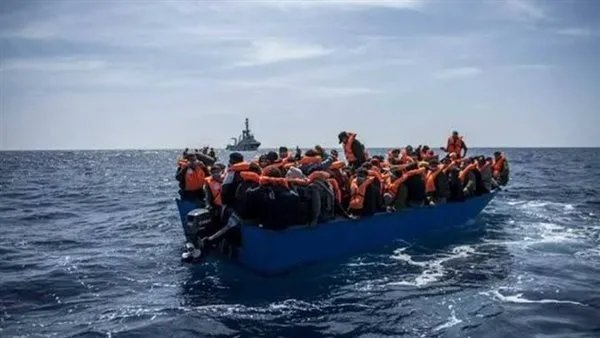 إنهاء أزمة 40 فردًا بعد العثور على قارب هجرة غير قانونية معطل في البحر. إنهاء أزمة 40 فردًا بعد العثور على قارب هجرة غير قانونية معطل في البحر.