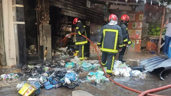 إرسال 5 سيارات إطفاء لإخماد حريق في محل لبيع المنظفات بالقليوبية إرسال 5 سيارات إطفاء لإخماد حريق في محل لبيع المنظفات بالقليوبية