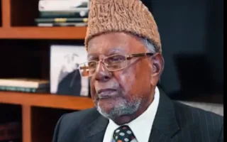مطار دبي يكرّم أحد أول الزوار للإمارة في بادرة إنسانية. مطار دبي يكرّم أحد أول الزوار للإمارة في بادرة إنسانية.